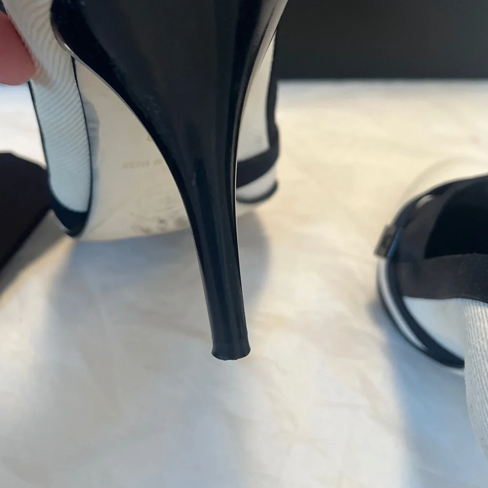 Chanel Interlocking CC High Heel Pumps - Picture 8 of 14